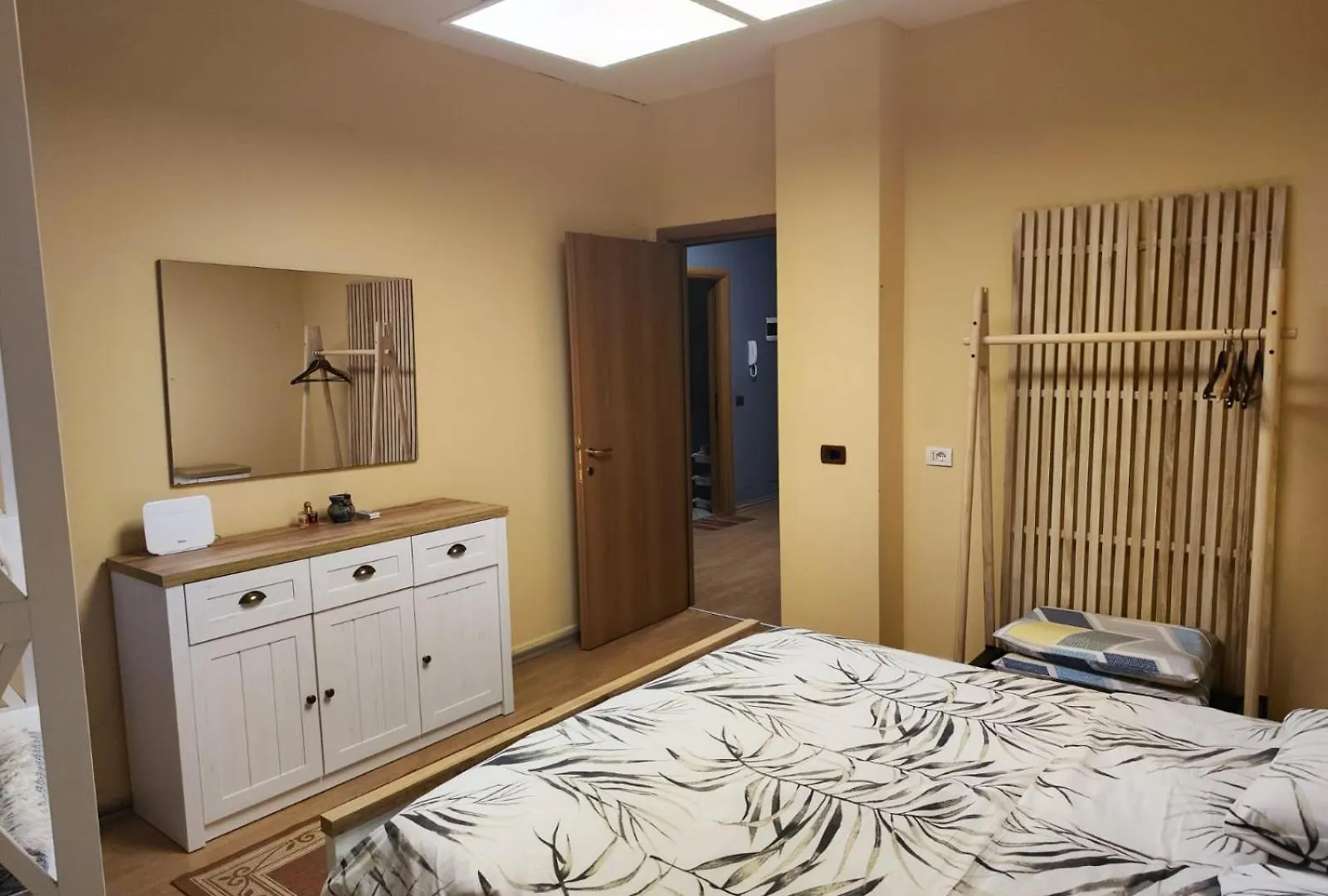 The Best Guesthouse In 티라나 0*,
