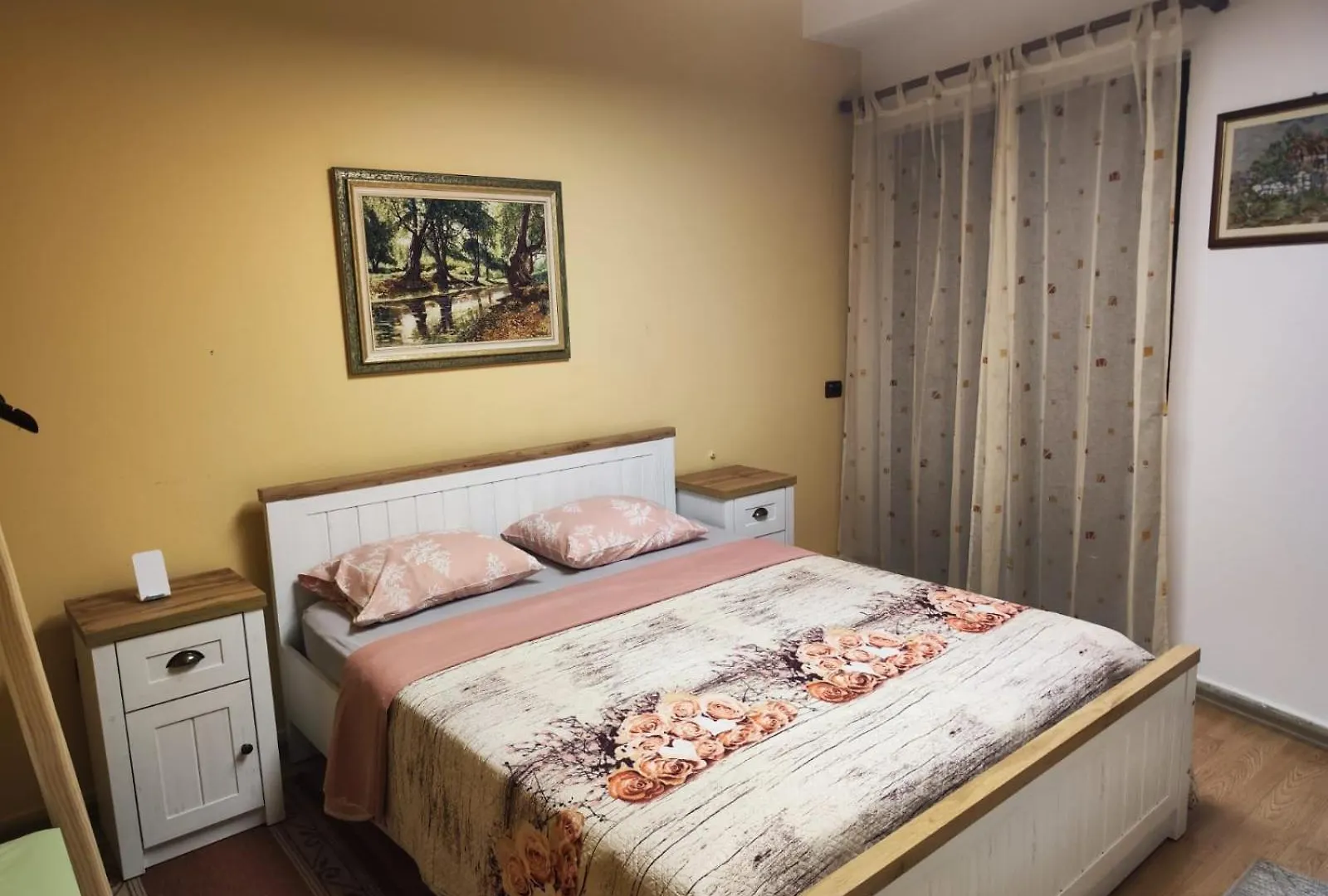 아파트 The Best Guesthouse In 티라나